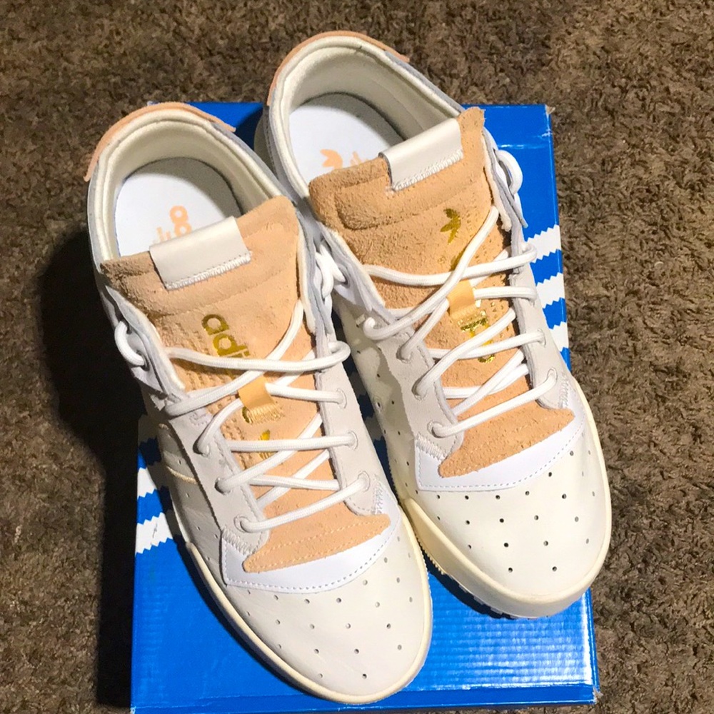 💐ADIDAS-RIVALRY RM LOW💥 Sz.10  white/cream/gray stripes🎉 like New w/BOX🎁